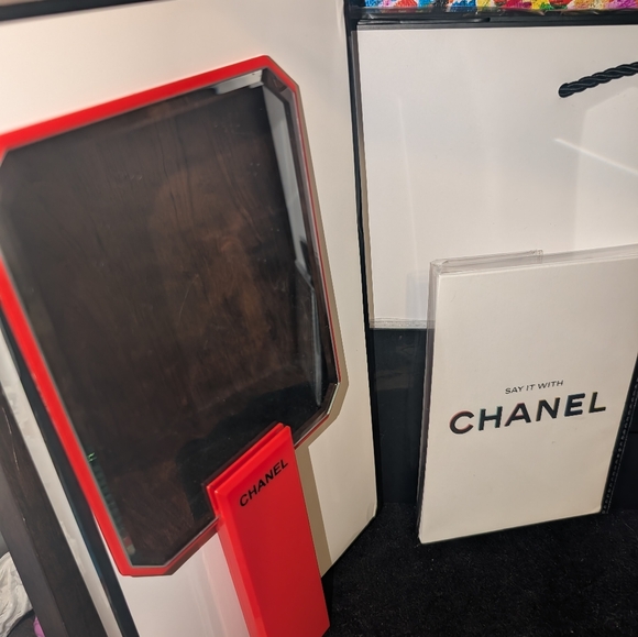 CHANEL Packaging Bundle with Red Mirror - Picture 2 of 2